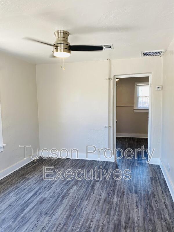 Building Photo - 2632 N Stone Ave