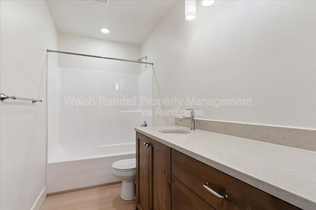 Building Photo - 834 E 300 N