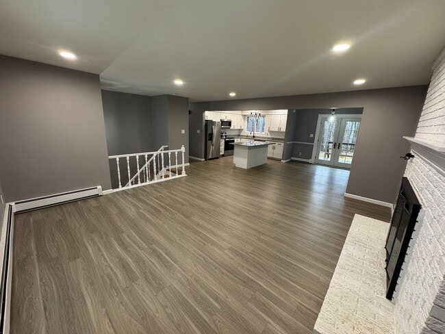 Building Photo - Beautiful Modern Home on the Plateau