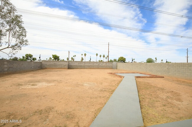 Building Photo - 2018 W Western Dr