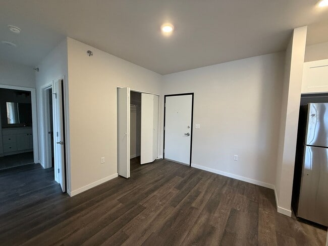 Building Photo - 1104 9th St W