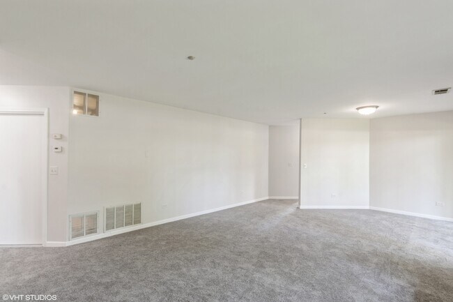 Building Photo - 1412 W Crane St