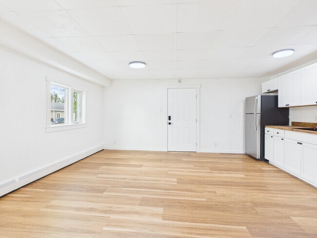Building Photo - 1301 9th Ave
