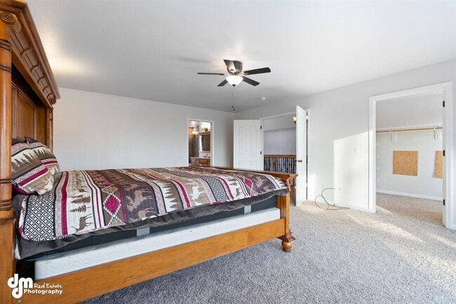 Building Photo - Gorgeous Palmer Home!
