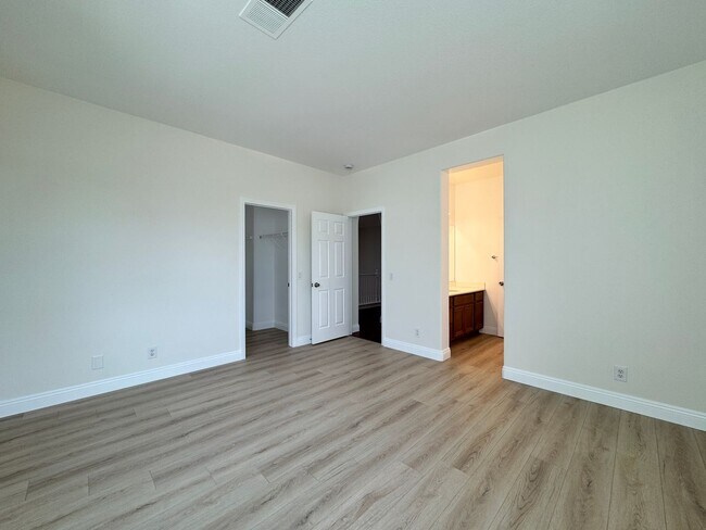 Building Photo - Spacious 6-Bedroom Estate in the Heart of Eastvale