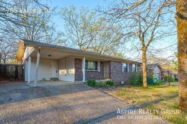 Primary Photo - 705 Valerie Dr