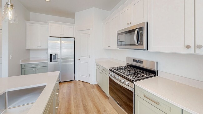 Building Photo - New Townhome For Rent in Highridge Mountai...