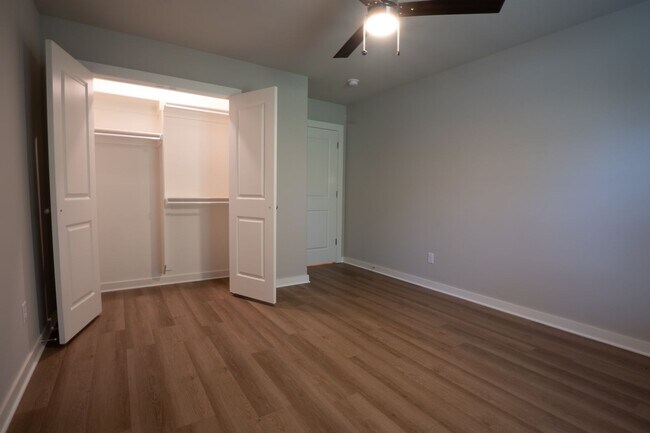 Building Photo - 1231 N Pink Ter