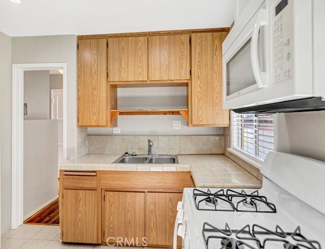 Building Photo - 557 N Rosemary Ln