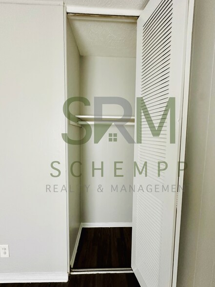 Building Photo - 5616 Lagoona Dr