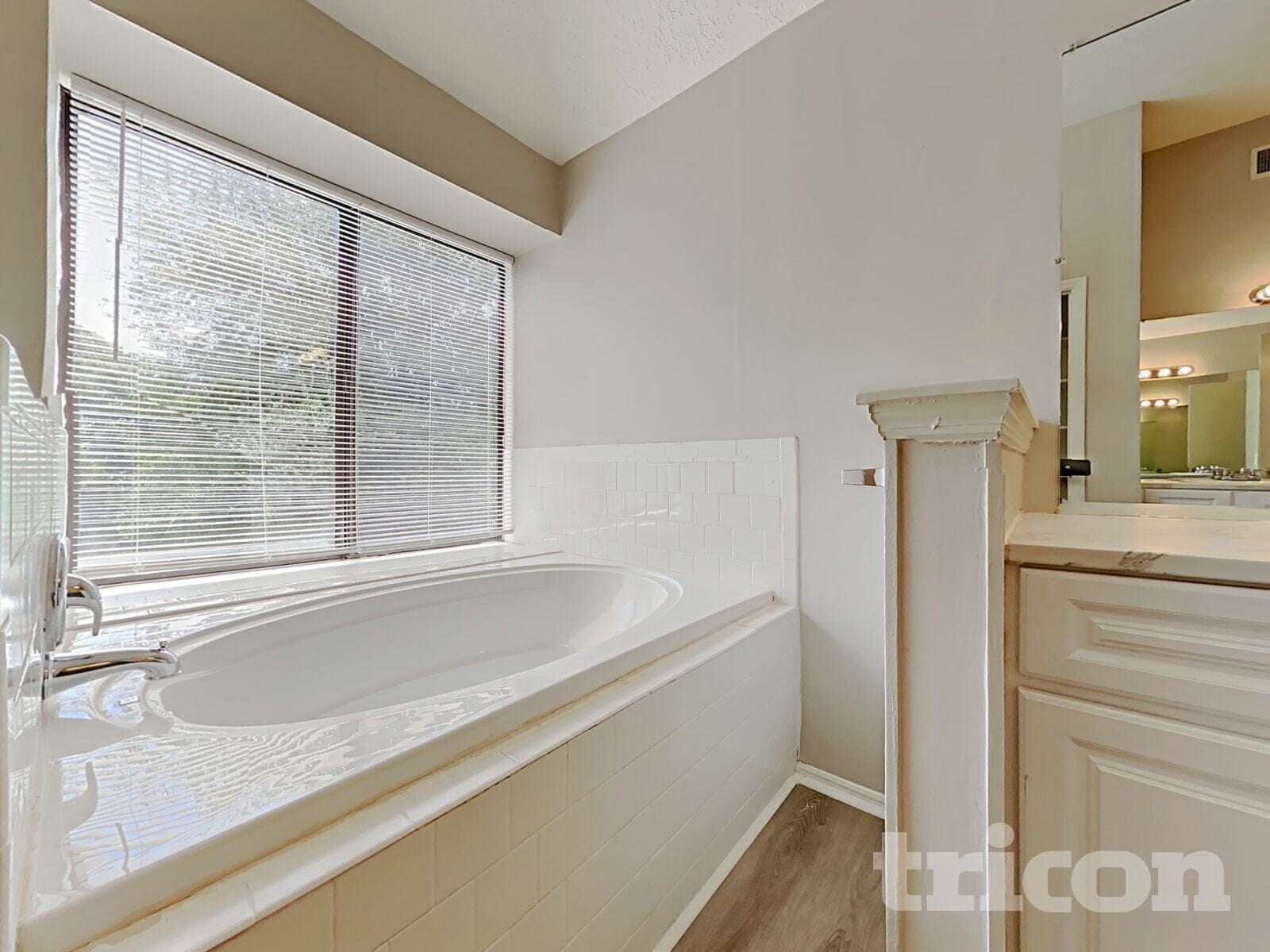 Building Photo - 820 Arbor Hill Dr