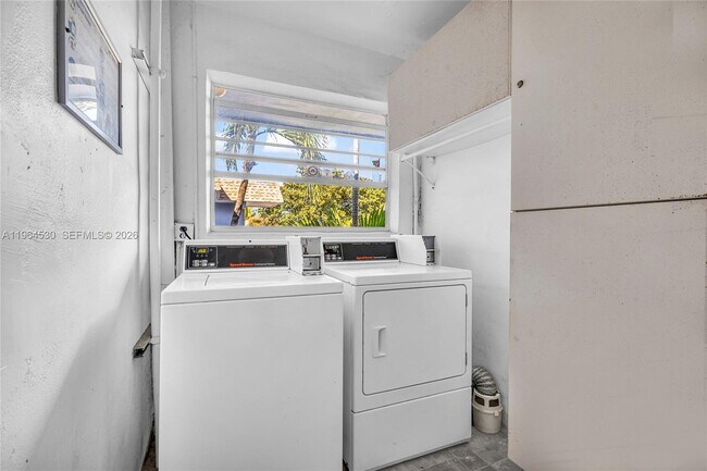 Building Photo - 714 NE 10th St