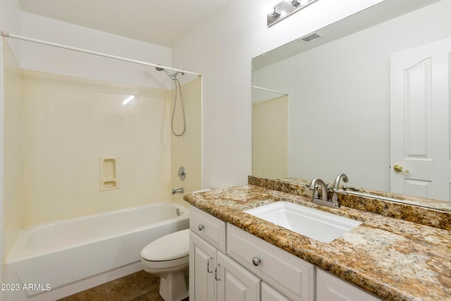 Building Photo - 4611 E Fernwood Ct