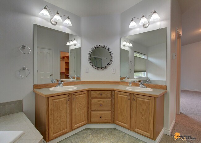 Building Photo - Exquisite Powder Ridge Home!