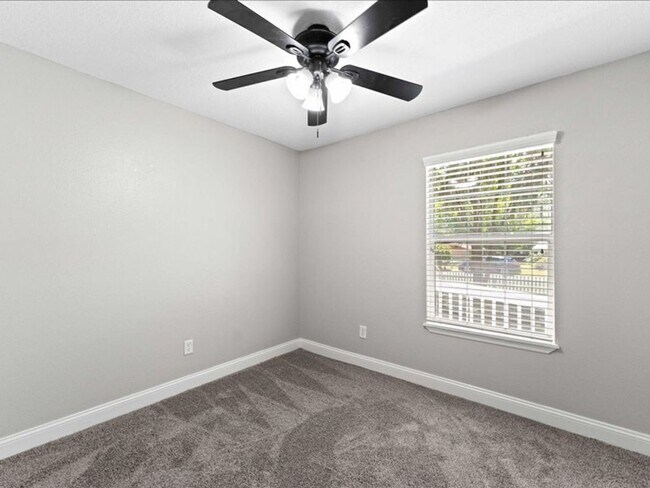 Building Photo - Charming 3 Bedroom Renovated Retreat: Cozy Home with New Upgrades in Serene Neighborhood