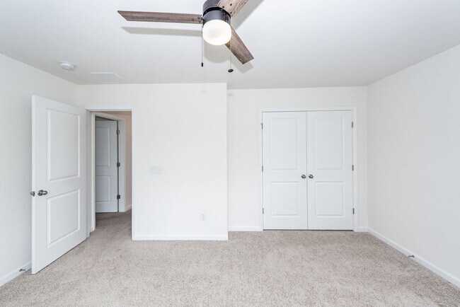 Building Photo - 3 Bedroom, 2.5 Bathroom Home in Hunters Bend - Ladson