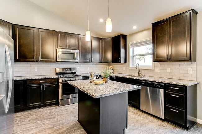 Building Photo - 12331 Pineridge Way N