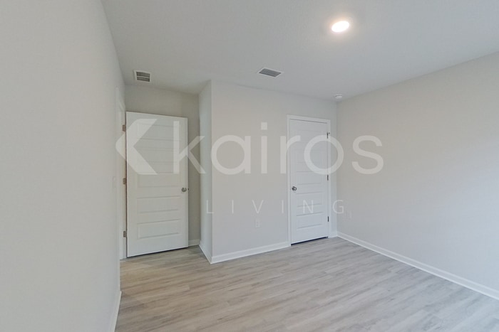 Building Photo - 301 Monarch Ln