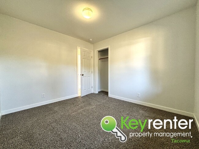 Building Photo - Stylishly Updated Lakewood Duplex Unit in ...