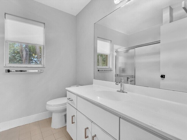 Building Photo - 10434 NW 6th Ct