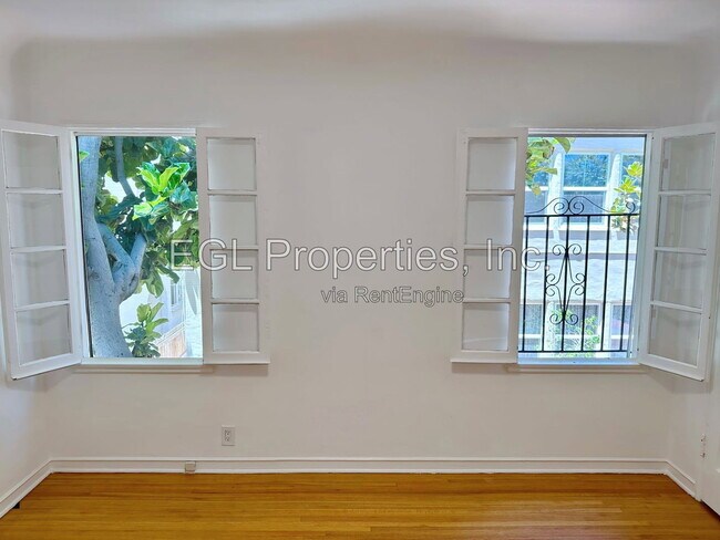 Building Photo - 1016 1/2 South Crescent Heights Boulevard