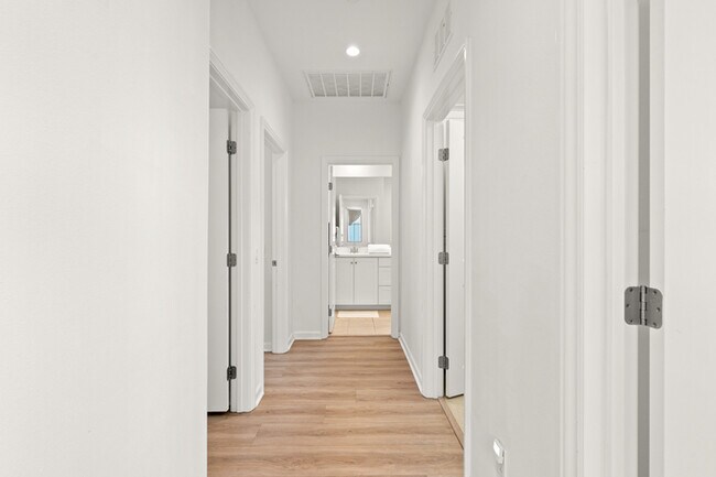 Building Photo - 110 Sugar Cane