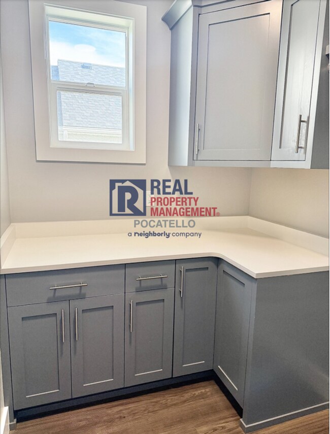 Building Photo - Beautiful Brand New 6 bedroom 3.5 bahtroom...