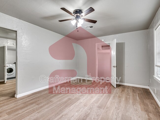 Building Photo - 1105 Bellevidere Dr