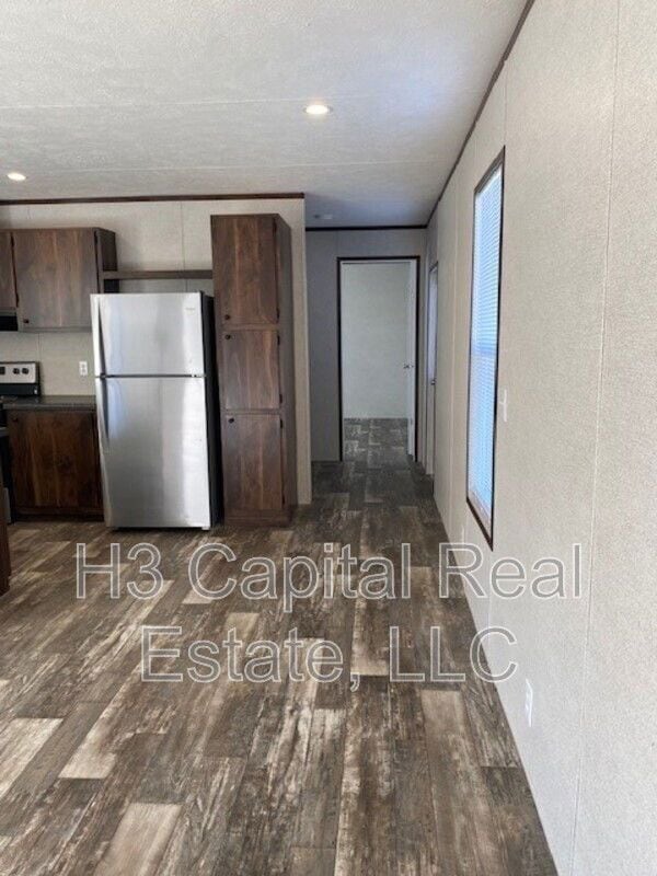 Building Photo - 524 Chickadee St