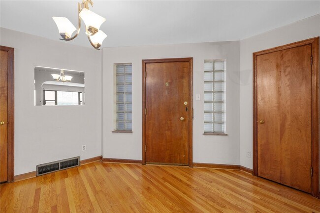 Building Photo - 4931 Jamieson Ave