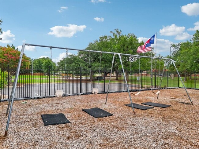 Building Photo - 4405 S Summercrest Loop