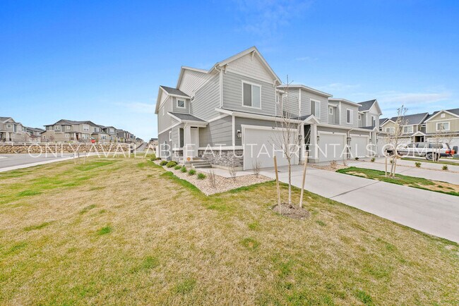 Building Photo - 341 N Angus Dr