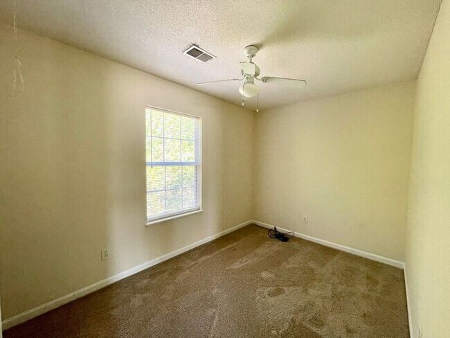 Building Photo - Northeast- Offering Self Guided Tour with RENTLY!