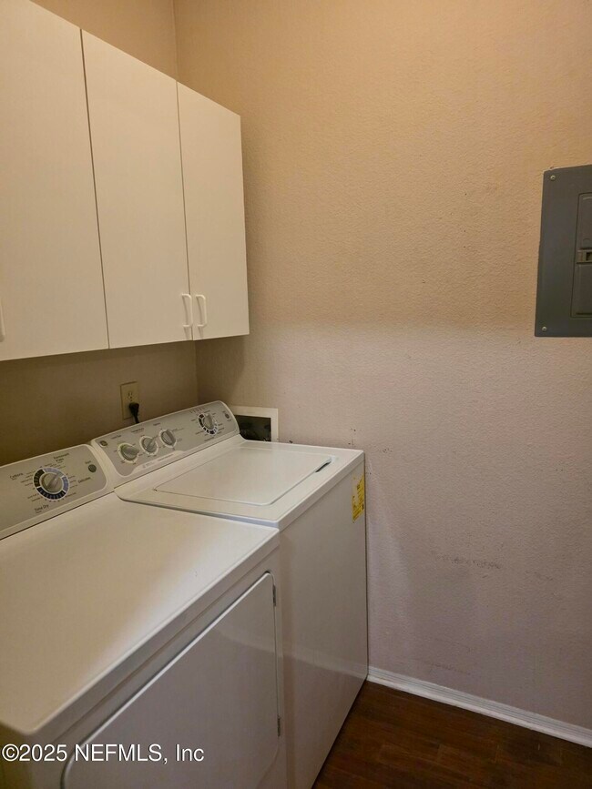 Building Photo - 13810 Sutton Park Dr N