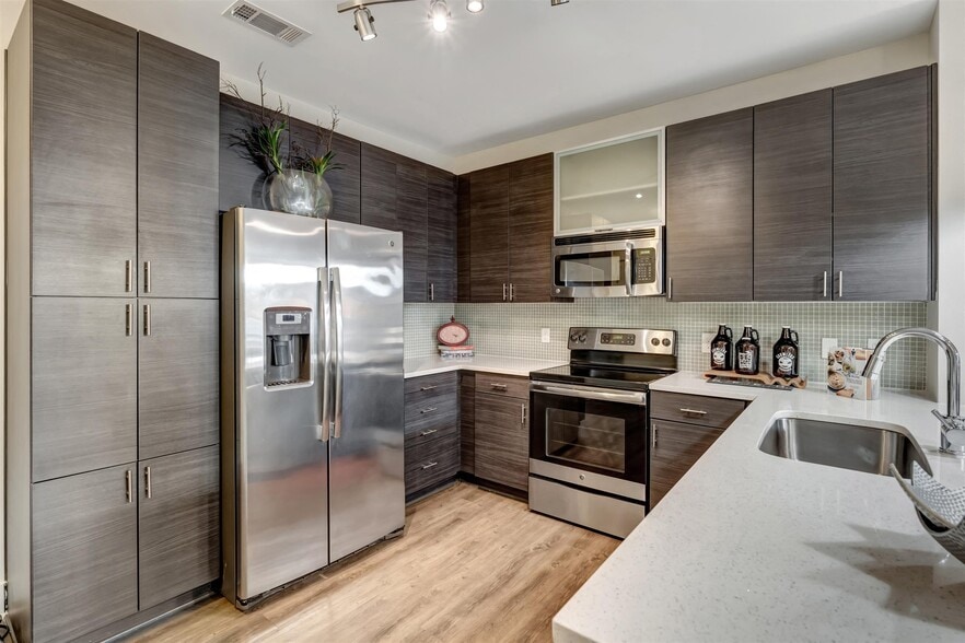 Building Photo - Mercury Noda