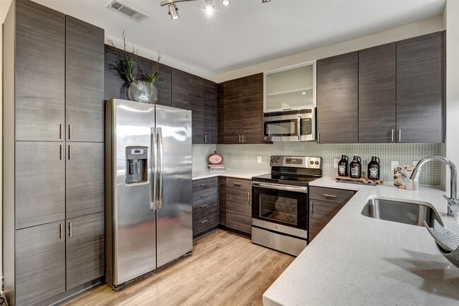 Building Photo - Mercury Noda