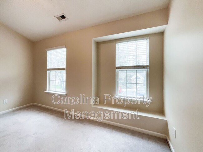 Building Photo - 217 Arlington Downs Blvd