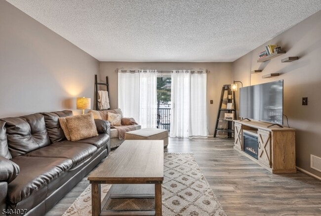 Building Photo - 197 Robertson Way