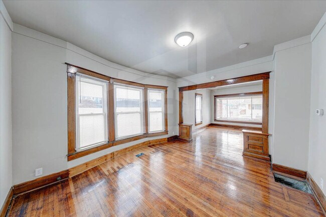 Building Photo - 960 Eastern Ave