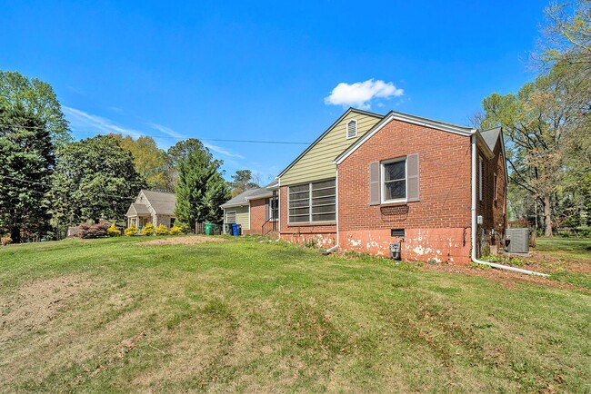 Building Photo - 3 Bedroom, 2 Bath in Decatur