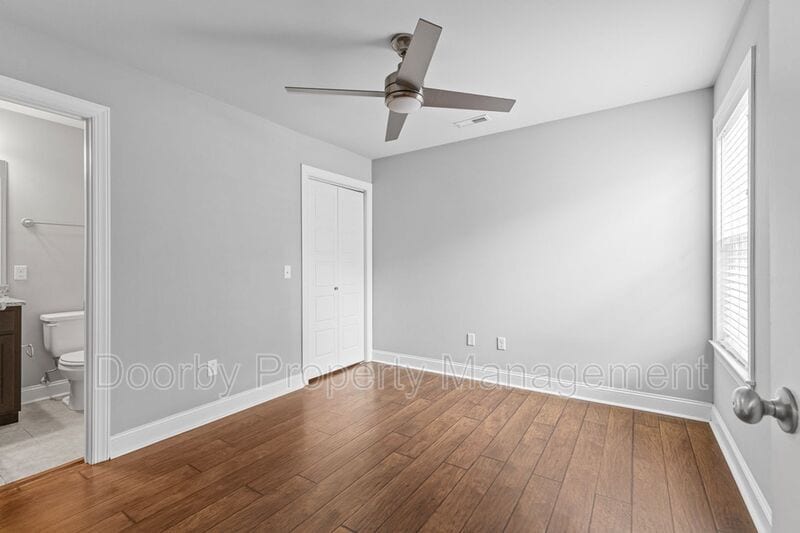 Building Photo - 717 Ladd Ave