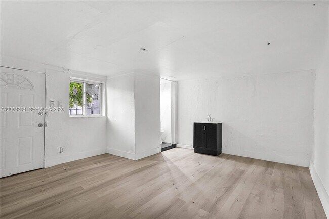 Building Photo - 250 NW 45th St