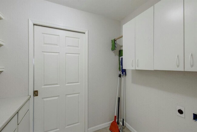 Building Photo - 2503 Star Grass Cir