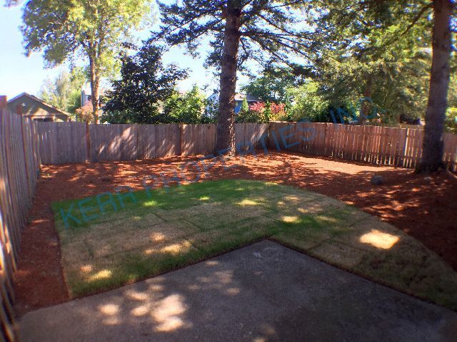 Building Photo - Charming 2-Bed Retreat with 875 Sq Ft of Comfort in Troutdale!