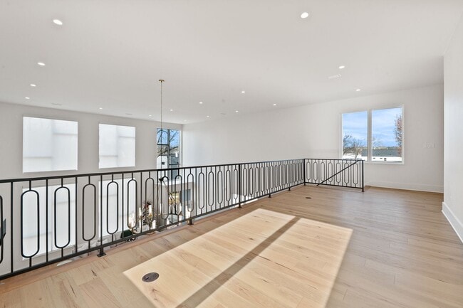 Building Photo - Fully Furnished in Argenta!