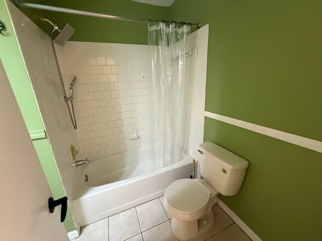 Building Photo - 102 Piccadilly Ln