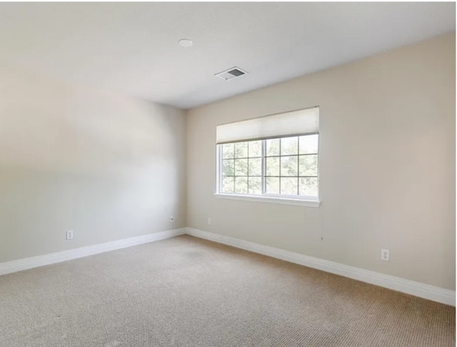 Building Photo - Adorable two bed two bath condo with office! 2 WEEKS FREE WITH LEASE SIGNED BY 6/30/2026