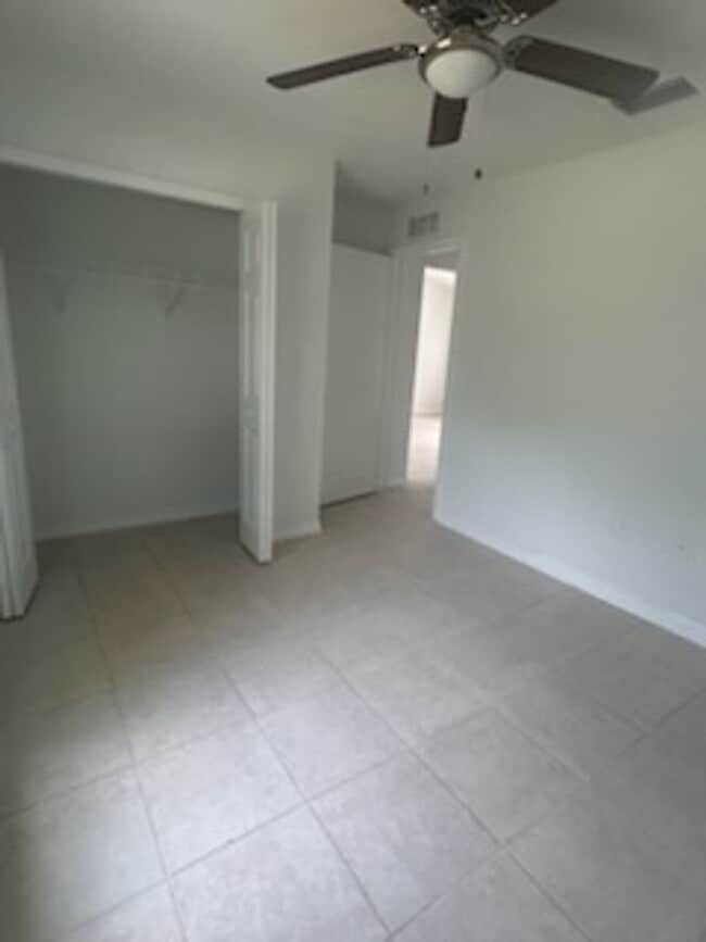 Building Photo - 3/2/1 Single Family Home Available-Cozy Pe...