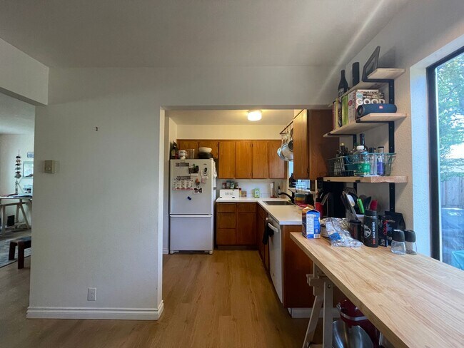 Building Photo - Charming S. Tabor 2 Bed + Bonus Room, 2 Ba...
