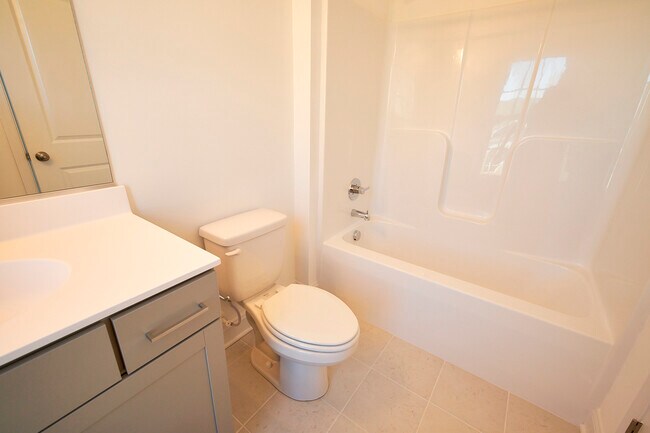 Building Photo - 13868 Randolph Pond Ln